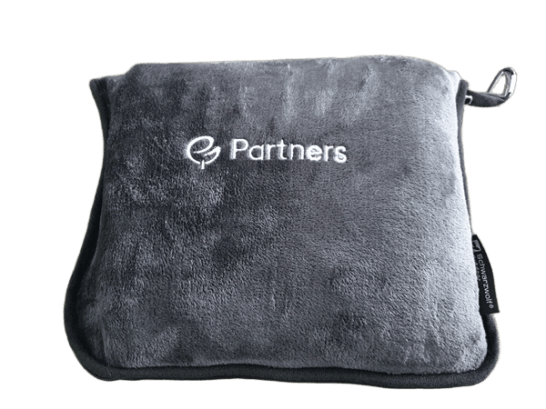 Cestovní deka s karabinou