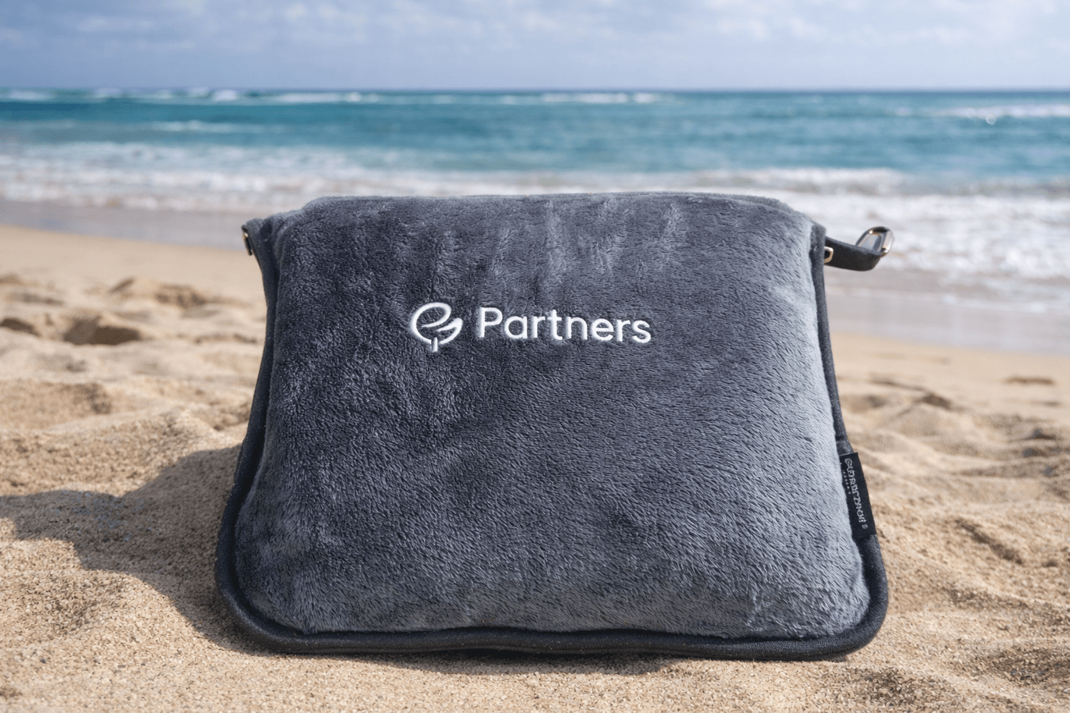 Cestovní deka s karabinou